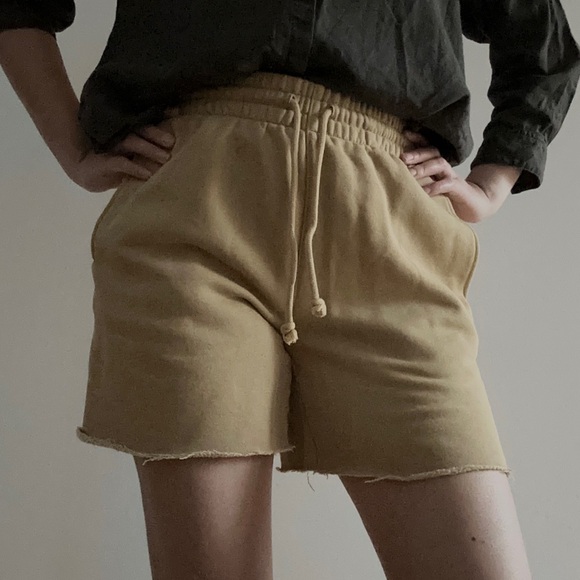 ARITZIA Tna Cozy AF Boyfriend Fleece TAN shorts -  S - Picture 3 of 15